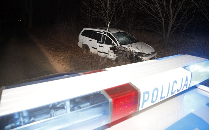 KPP Strzelce: Pijany kierowca rozwalił auto pod Strzelcami.