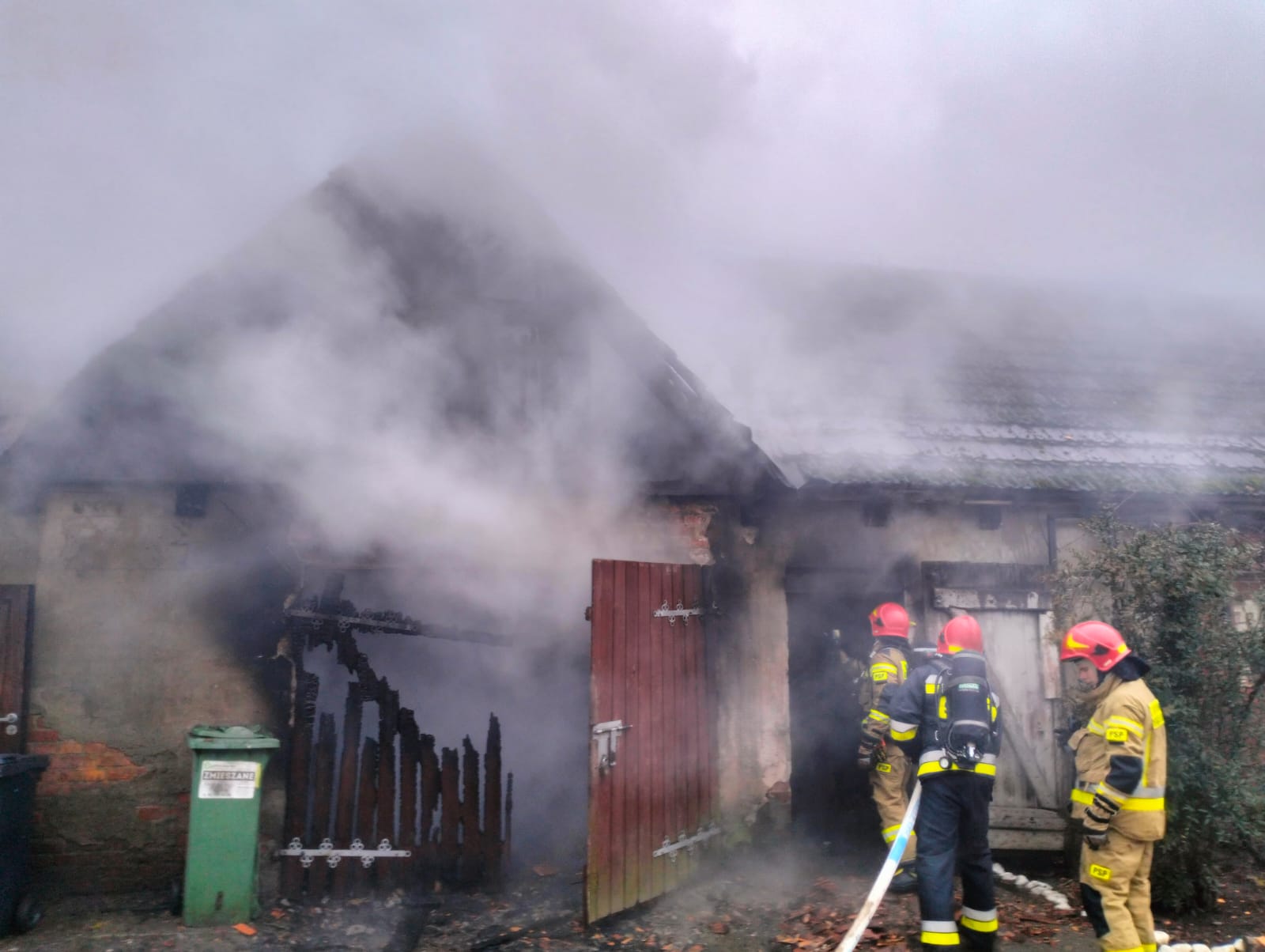 Pożar budynku gospodarczego w Bronowicach | FOTO