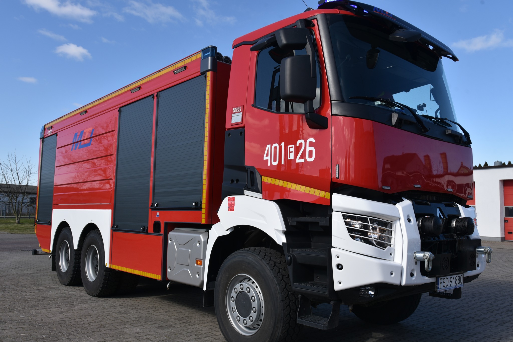 Strażacy ze Strzelec Krajeńskich zyskali nowy specjalistyczny wóz za 1,2 miliona zł | FOTO