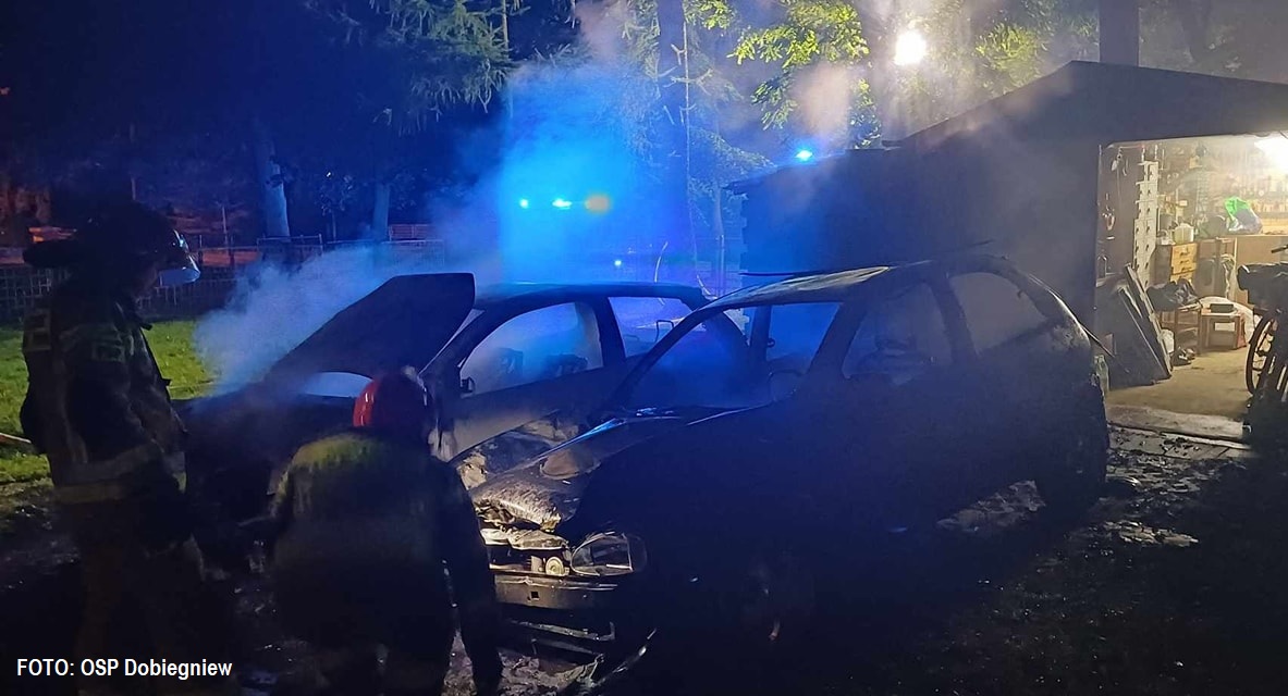 Pożar samochodów osobowych w Dobiegniewie | FOTO