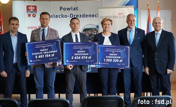Wojewoda przekazał dofinansowania na drogi w Strzelcach Kraj., Drezdenku i Dobiegniewie