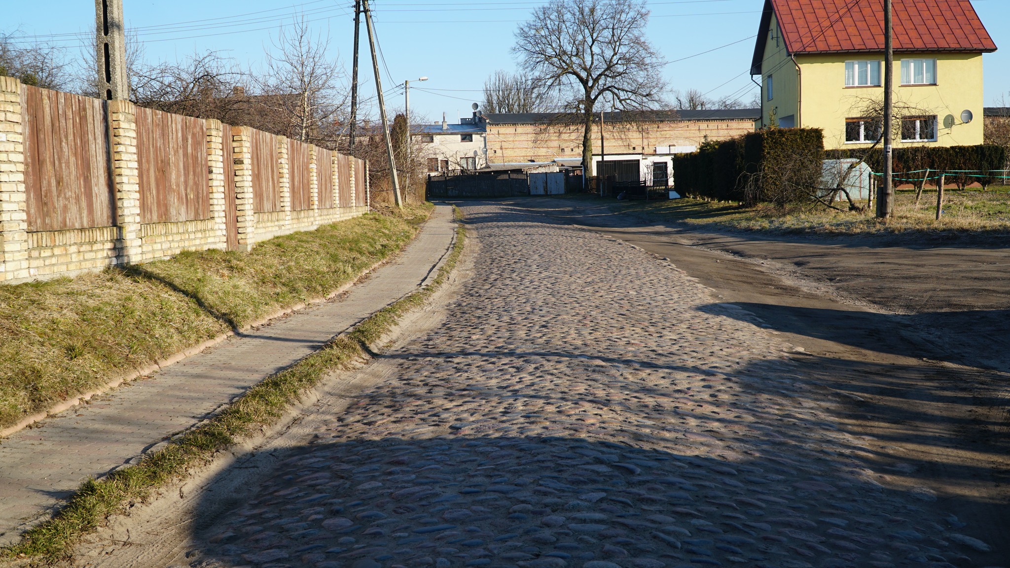 Będzie remont drogi w m.Gardzko - nowy asfalt, chodniki i progi zwalniające...