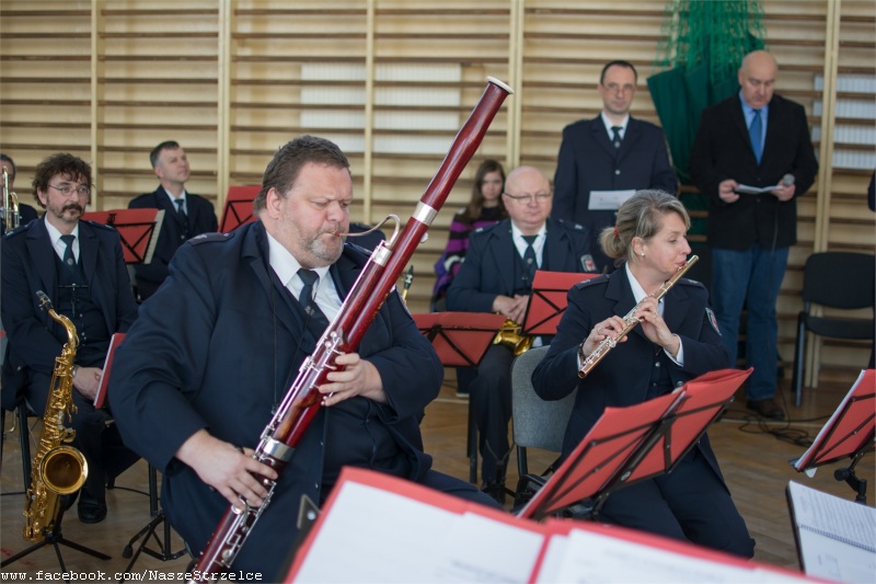 Koncert Krajowej Orkiestry Policji Brandenburgii w strzeleckiej podstawówce.