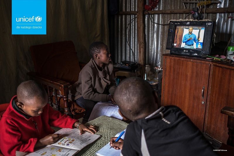 Na całym świecie 2/3 dzieci w wieku szkolnym nie ma dostępu do internetu w domu - raport UNICEF i ITU