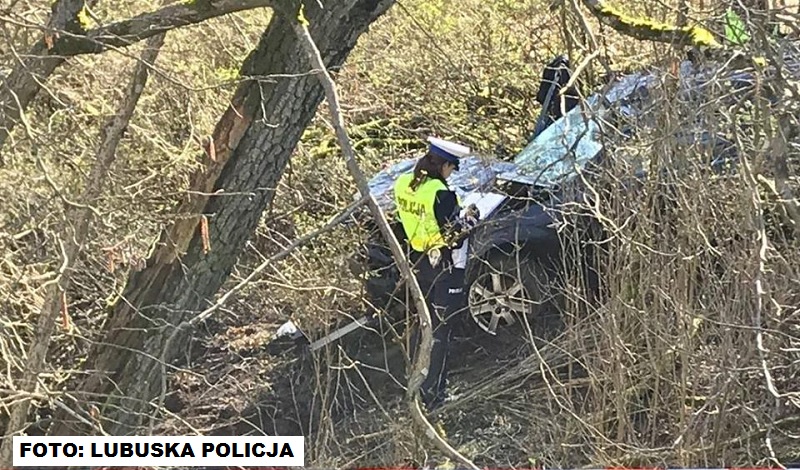 Tragedia w okolicach Starego Osieczna (gm.Dobiegniew). Samochód wpadł do rzeki - zginęły cztery osoby...