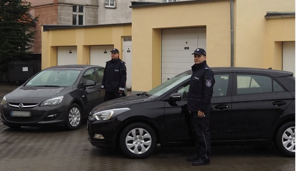Dwa nowe samochody dla strzeleckich policjantów