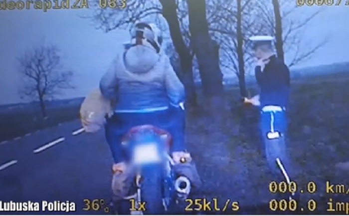 Motocyklista z zakazem kierowania pojazdami zatrzymany w Dobiegniewie [Video]