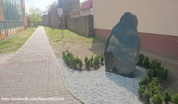 W Strzelcach stanie kamień upamiętniający Jana Merkelina