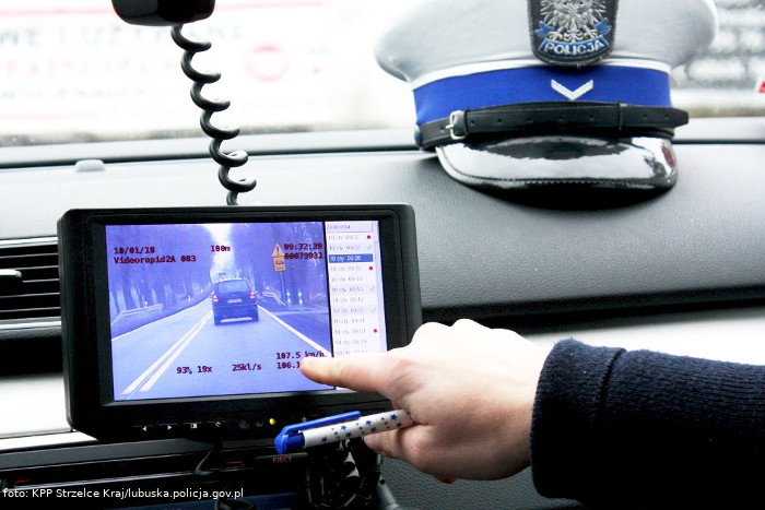 KPP Strzelce: Zatrzymane prawo jazdy w Gościmiu, 170km/h na dk22 oraz pasażerowie "na pace" busa